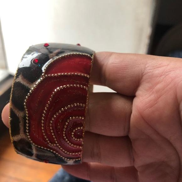 Vintage Cold Enamel Red Rose Damask Pattern Bangle with Gold Trim - Picture 2 of 16